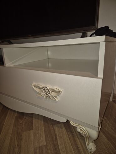 Qonaq otağı dəstləri: Dolab, Komod, Masa və oturacaqlar, Malayziya — 11