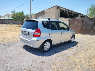 автомобиль не дорого: Honda Fit: 2002 г., 1.3 л, Вариатор, Бензин, Хэтчбэк