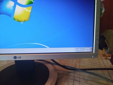 Monitori: LCD LG monitor za desktop racunar, kompjuter. Ispravan. Bez kablova na lalafo.rs — 13 Monitori: LCD LG monitor za desktop racunar, kompjuter. Ispravan. Bez kablova — 13
