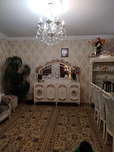 daraq desti: Şəxsi evimdir. 113m², 3 otaq, 113 və 208,209,35,184 nömrəli avtobus — 1