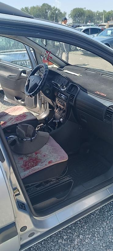 Транспорт: Opel Zafira: 2001 г., 1.6 л, Механика, Бензин, Минивэн — 4