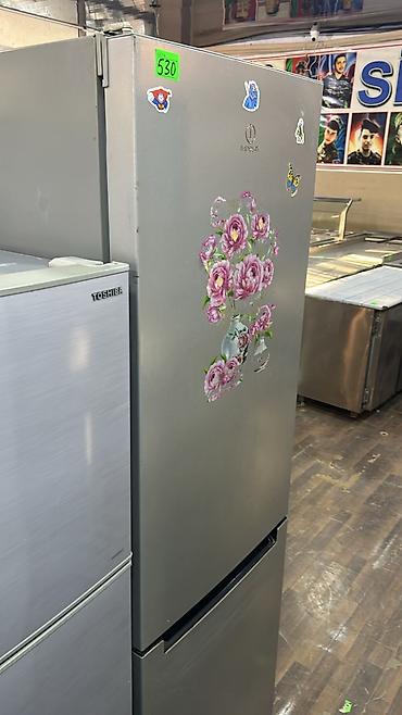 Indesit iki qapılı soyuducu - Rəng: metalik boz (ön paneldə dekorativ
