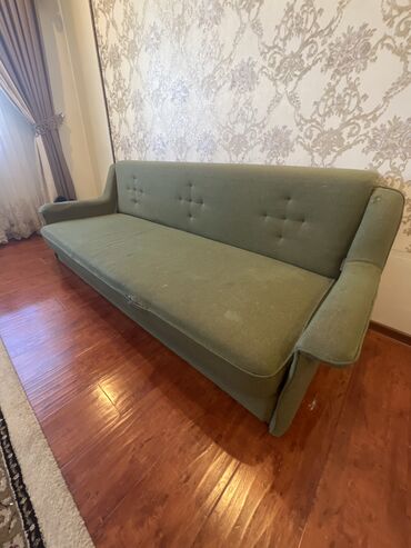 продам мягкую мебель бу: Диван-кровать, цвет - Зеленый, Б/у
