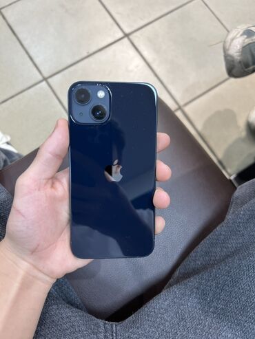 редим 10 с: IPhone 13, Б/у, 128 ГБ, Midnight, Зарядное устройство, Защитное стекло, Чехол, 81 %