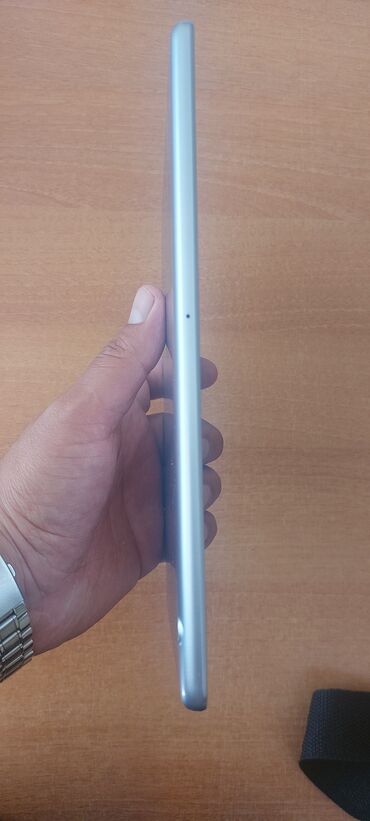 ipad air 2: Huawei media tab 2 ram 16gb yaddaş 32 gb yaddaş karti heç bir