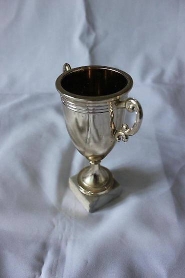 Značke, ordenje i medalje: PEHAR, 1991 | Stari pehar sa mermernim postoljem, ukupno visok oko — 2