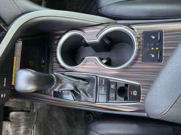 Toyota: Toyota Camry: 2019 г., 2.5 л, Вариатор, Гибрид, Седан — 15