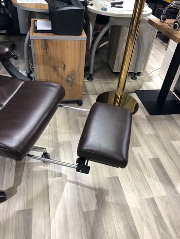 Ofis və oyun kresloları: Yeni, Təkərli, Qolları tənzimlənmir, Dəri — 10