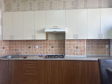 metbext moyka: Mətbəx üçün quraşdırılmış dəst: - Üst şkaflar: ağ rəngdə, bir neçə