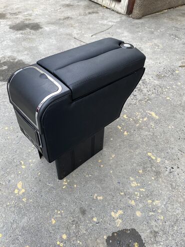 Qoltuqaltılar: Avtomobil üçün mərkəzi qol dayaq/konsole - Material: qara rəngli