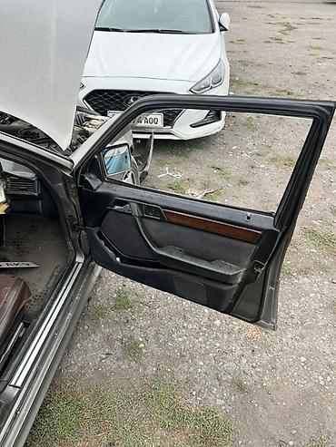 Транспорт: Mercedes-Benz E-Class W124, E320, седан. Задняя часть и салон — 7