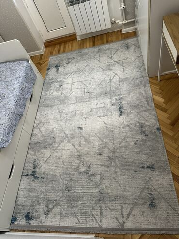 Daewoo: Xalca satilir,normal vesyetdedi,olcusu 150x250.unvan ehmedli