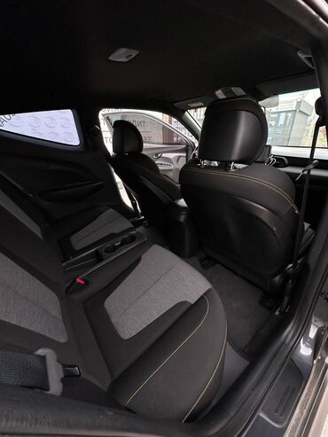 Hyundai: Hyundai Veloster: 2018 г., 1.6 л, Механика, Бензин, Хэтчбэк