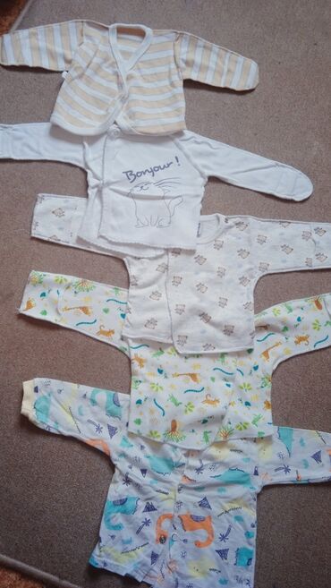 одежда для гор: Мягкие и удобные распашонки для малыша 3-6-9 месяцев в количестве 5
