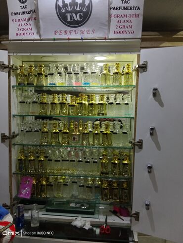 qaynaqci vakansiya 2018: Parfumeriya isci xanimlar teleb olunur iş saat 9. dan 7 ye. maiş