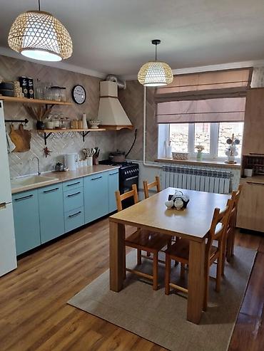 Продажа коттеджей и домов: 🏙️ Продаётся: дом (5 комнат) — 110 м² (участок 4 сотки) 📍 Локация: мкр — 2