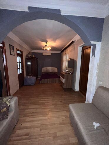 60 mine evler: 4 otaqlı, 90 kv. m, Kredit var, Orta təmir
