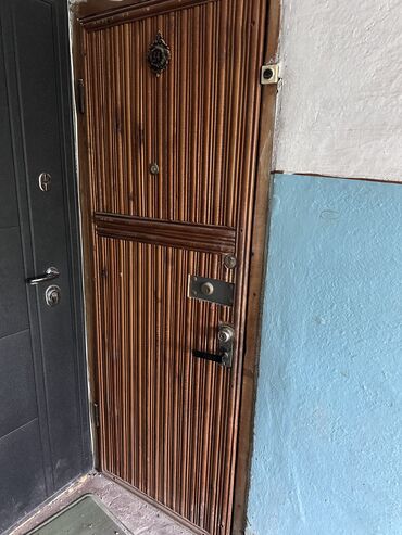 бронированные двери карабалта: Входная дверь, Сталь, Правосторонний механизм, цвет - Бежевый, Б/у, 200 * Самовывоз