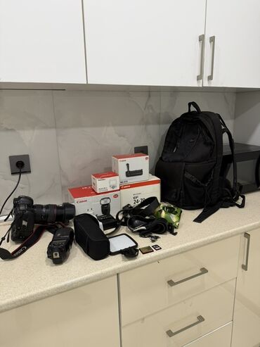 Fotokameralar: Canon DSLR fotoqrafiya dəsti Tərkib: - Canon peşəkar DSLR fotoaparat — 2