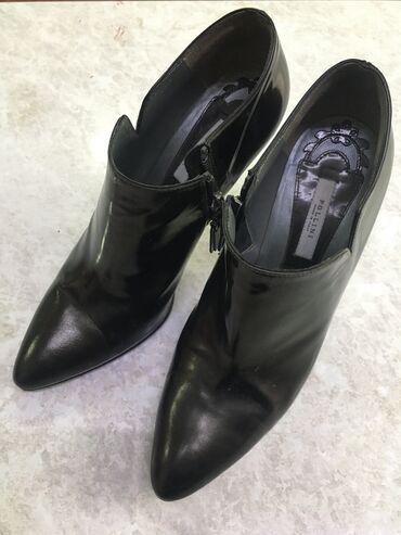обувь распродажа: Туфли Pollini, 39, цвет - Черный