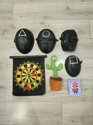 самалет игрушка: Игрушки для мальчика. Маски, дартс с дротиками, кактус, мужик. Отдам