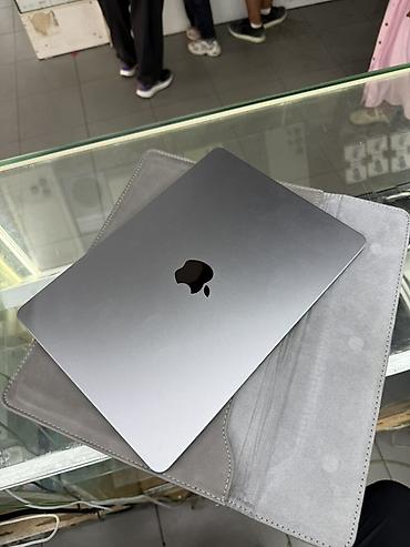 Ноутбуки Apple (MacBook): MacBook Air 13.6" (M2, 2022) - Чип Apple M2 — высокая — 2