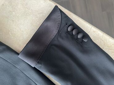 Kostyumlar: Tom Ford smokinq dəsti. 10 000 manata alinib. cemi bir defe oz toyuna — 5