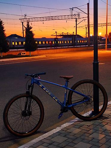 Dağ velosipedləri: Trek hardtail dağ velosipedi - Gövdə: yüngül alüminium, mavi rəngdə — 8