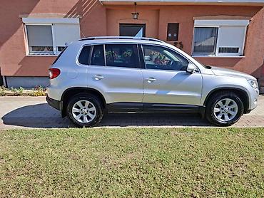 patoke: Volkswagen Tiguan 2.0 TDI, kompaktni SUV u srebrnoj metalik boji, sa — 3
