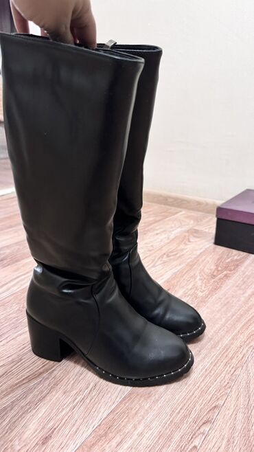 зимный обувь: Сапоги, 35, Б/у, цвет - Черный