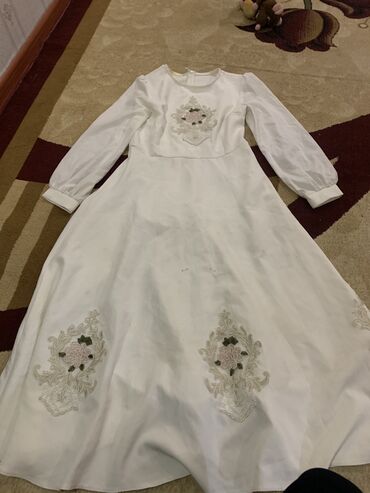 белый платье: Вечернее платье, Классическое, Длинная модель, С рукавами, M (EU 38)