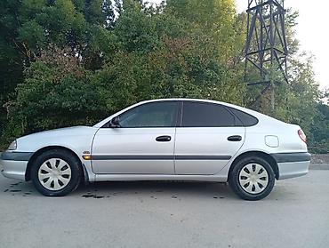 2 9 тди: Toyota Avensis: 2002 г., 2 л, Кол менен иштөөчү, Дизель, Лифтбек — 2