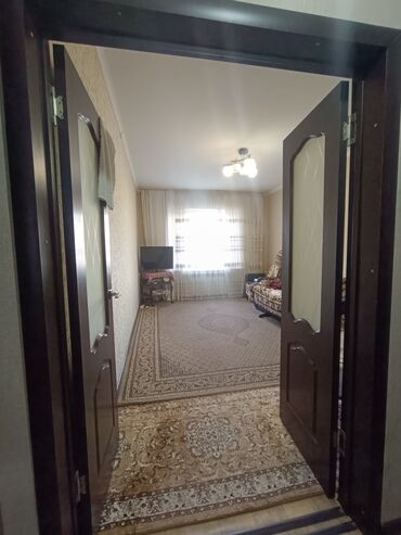 квартиры на час кок жар: 2 бөлмө, 51 кв. м, 105-серия, 1 кабат, Косметикалык ремонт