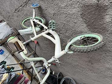 format velosiped: Детский велосипед с дополнительными боковыми колёсами - Размер колёс — 2