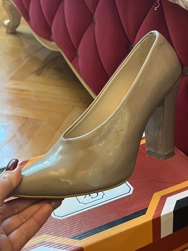 женские классические туфли на танкетке: Qadın klassik tuflisi - Model: Qariki/Carikci brendi (qutuda