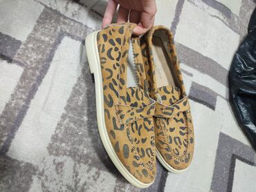 Мокасины и лоферы: За всё 2500 сом. все женские вещи на размер 42-44,вся обувь 37 at lalafo.kg — 4 Мокасины и лоферы: За всё 2500 сом. все женские вещи на размер 42-44,вся обувь 37 — 4