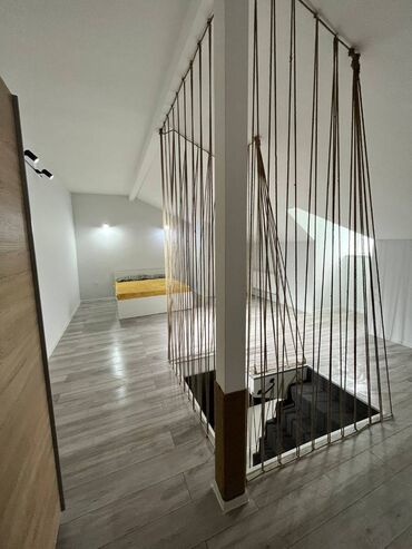 Uzunmüddətli kirayə mənzillər: Masazirda 8 mertebeli binanın 8-ci mərtəbəsində yerləşən ümumi sahəsi — 10