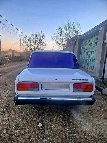 VAZ (LADA): VAZ 2107, ağ rəng, sedan gövdə. Texniki və interyer xüsusiyyətləri: - — 16
