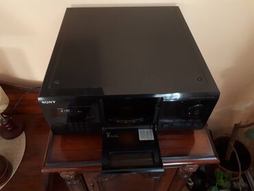 Zvučnici i stereo sistemi: Sony CDP-CX 200 plejer lepo ocuvan, ima mnogo funkcija. Sve sto sam na lalafo.rs — 2 Zvučnici i stereo sistemi: Sony CDP-CX 200 plejer lepo ocuvan, ima mnogo funkcija. Sve sto sam — 2