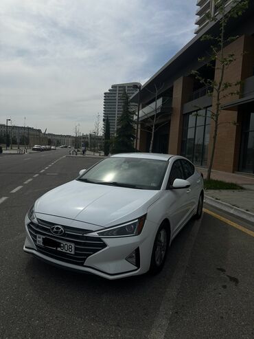 Hyundai: Hyundai Elantra: 2 l | 2019 il Sedan