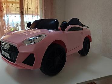 Dečiji električni automobil – model inspirisan Barbie Audi RS8, roze