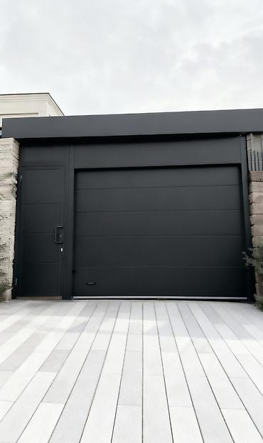 Секционные ворота: Автоматические, Alutech, Для гаража, Для частного дома, Для контейнера, Бронированные, В рассрочку, Новый, Бесплатная установка — 7