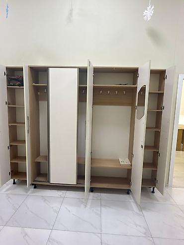 Ofis dəst mebeli: Ofis mebelləri dəsti - Resepsiyon stolu: Ön hissəsi ağ və taxta — 9