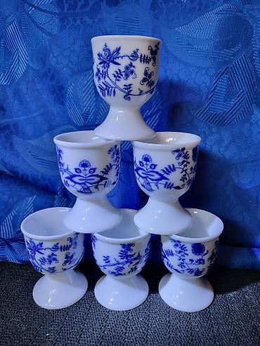 sobne lampe: Porcelanska nova,vintaz postolja za jaja. Postolja za jaja. Komada 6 — 2
