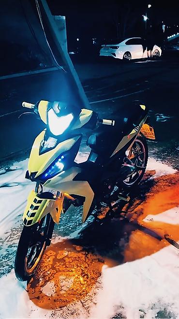 scooter freestyle: Sport üslublu moped - Rəng: Sarı-qara kombinasiyası, aqressiv sport — 3
