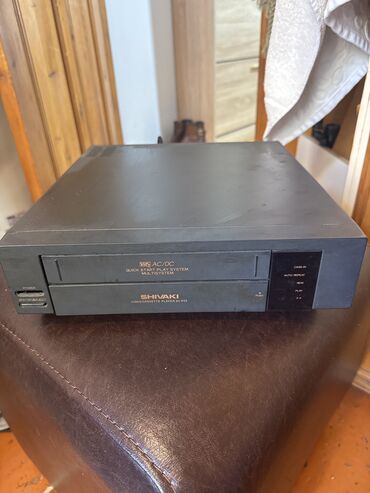 köhnə televizor: Shivaki video cassette player kohnedir. Islemir