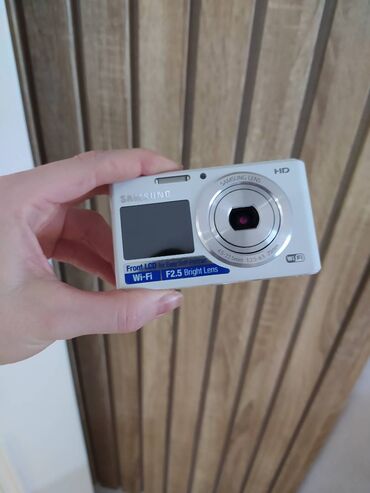 airpods qutusu: Samsung DV150F digital camera. Selfie xüsusiyyəti də var. İşlənib