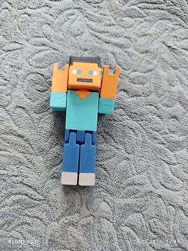 Фигурка персонажа в стиле Minecraft - Компактная игрушка-минифигурка