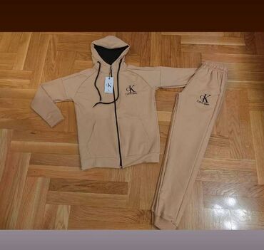 Gornji i donji deo: Ženske pamučne trenerke S,M,L,XL,XXL,3XL veličine za samo 3900 din
pb — 10