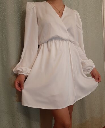 Платья: Белое платье. Ращмер: 42